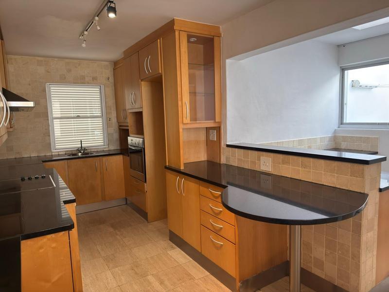To Let 3 Bedroom Property for Rent in Sea Point Western Cape